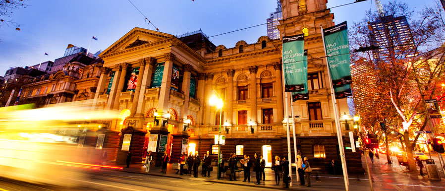 Melbourne Town Hall evening scene
